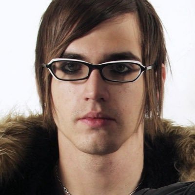 mikey way if he was annoying and also a teenage girl priv:@petekeyisms / @dailychaprard