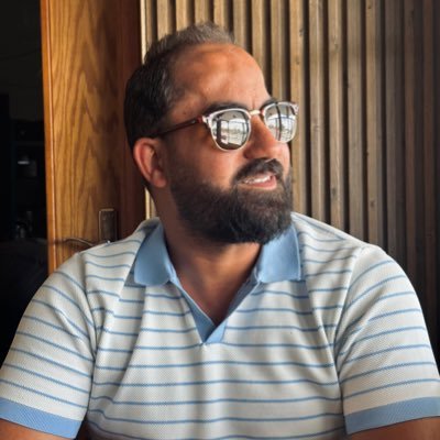 المالك لشركة إنجازات للإستشارات والتدريب و مركز مايلستون لتدريب اللغات ومؤسس دورات الأونلاين للغة الإنجليزية مع مستر أمين. متحصل على CELTA,TKT,IH&BA in English.
