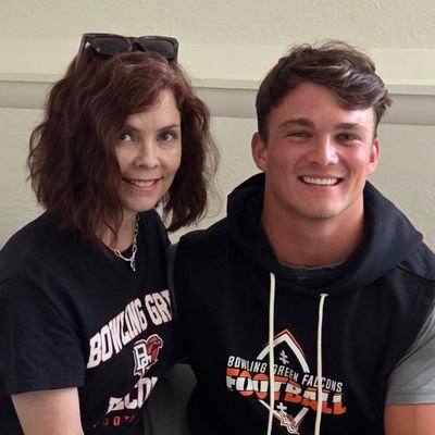 Mom of 2 wonderful young men🧡🤎🏈 and 💚🤍🏒Philippians4:13 I Can Do All Things Through Christ
Inspiration Move Me Brightly🌻🎶🌼⚘️✌🏻 ☀️🌈⭐️