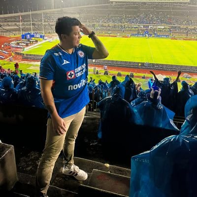 La mentira y la verdad suelen resultar como tú quieras interpretar. 👽
Yooooo soooy celeste. 💙