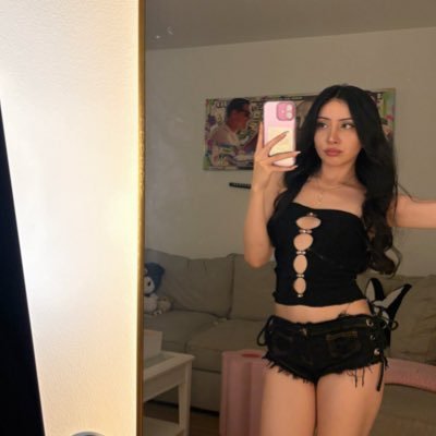 I respond to MESSAGE ON MY FANBASE ONLY,🥰dm to sub