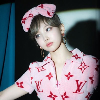 -👑- 🌟🩷⚠️, queen of stunning for ‘@jyptwice’ & @bts_twt