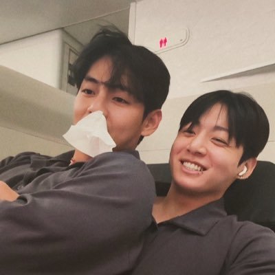 ♡ Taekook shipper ♡ || OT7 only ARMY ♡ || 태형 → 정국: “내 눈은 항상 너에게 있어.” || 정국 → 태형: “형은 내 마음의 안식처야.” || ☁︎ purple & green souls, forever intertwined ☁︎