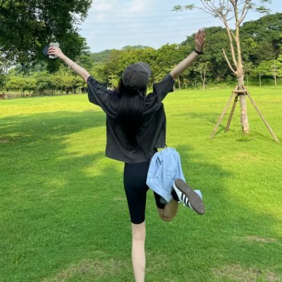 Traveler 🌍 | Hiking 🥾, Music 🎶, Movies 🎬 | Share your favorite travel spot with me!”