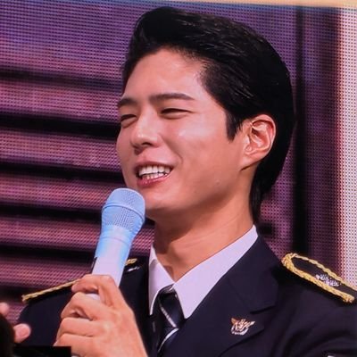 Asiandramastoke's profile picture. IG/Tumblr: @asiandramastoke
I review Asian Drama and Movies.

My tweets consist mostly about my biases, musings of nonsensical thoughts and... dramas!