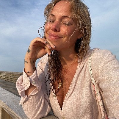 health, wellness + spiritual embodiment coach ~ intuitive business consultant. mostly just happy to be v alive🦪🥀🧘🏼♀️💅🏼🧬🔮🧜♀️🕯️💸✨