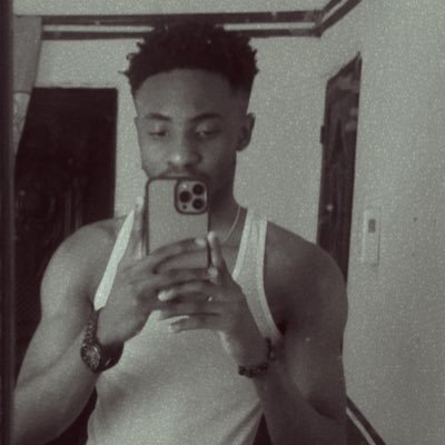 chideraezeh21's profile picture. (づ ●─● )づyou are beneath me!