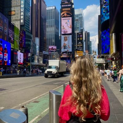 lepetitrai's profile picture. Liberdade  é  pouco.  O  que  eu  desejo  ainda  não  tem  nome.