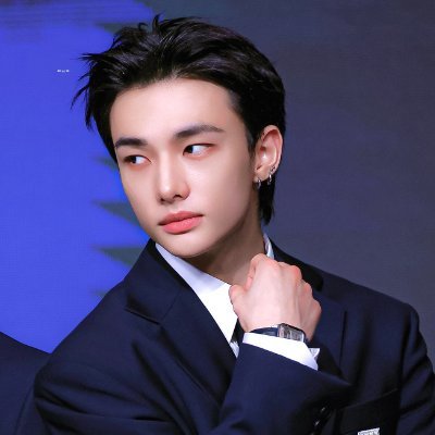 ( UNREAL ) ㅡ A man who born in 2OOO to be their prodigy. A part of 'All around the world' group Called @Stray_Kids, Hwang Hyunjin( #⃟황현진 ) 🔞- @ileeknoow 's❤️