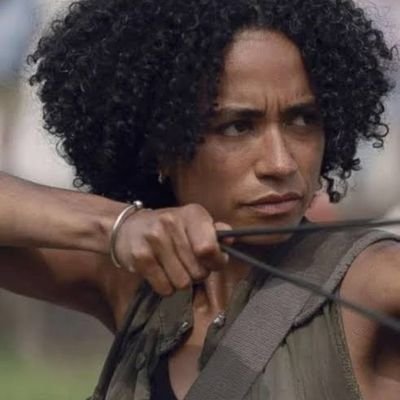 Connie e Daryl, é um laço construído mais pelo sentir do que pelo falar, onde cada gesto, olhar e silêncio tem tanto peso quanto palavras.