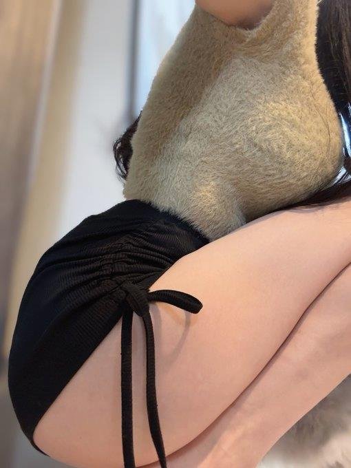 nFSlRD9j4yJ6C's profile picture. 저는 소유욕이 매우 강해서, 만약 제게 가까이 다가오면 떠나려고 생각하지 마세요.