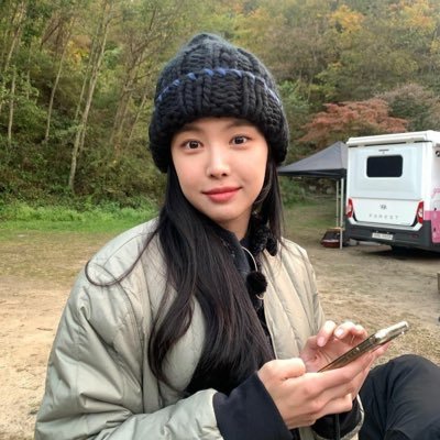 sarah_akio's profile picture. 「人生のメロディーを優雅さと強さで受け入れながら、私は静かな瞬間と活気に満ちた混乱に喜びを見出します。希望に満ちた心を持つ夢想家、🍜🍱🍙🍤🍥