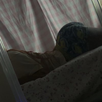 Young black girl looking to find a kinky partner or a flirty one~ dm me if you want to be my master😉🌷.                    (discord:miri_baby.)