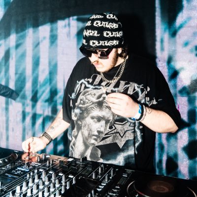 ALIXNMUSIC's profile picture. chronic overthinker, musician & event organiser