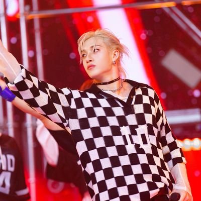 #1 CINEMA Fan // 29 // ESFJ-T // Maxident era stay // ult: 🐺 biases:🐥🥟🦊 p1ece// bias:🐶