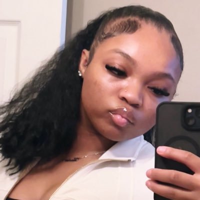 helovessnaa's profile picture. 