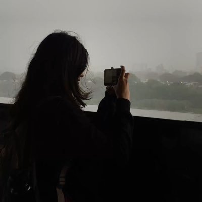 __IIv8i's profile picture. لا تُشفى الإبنه من موت الأب ، أبداً.