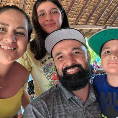 GDL 🚩🏳️. Trabajador padre responsable amo la
Salsa música 🎵 ven devórame otra vez. A darle con fe
