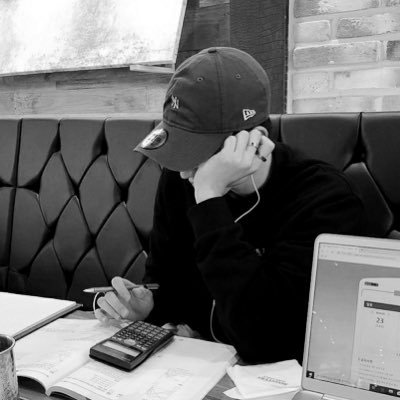 学生時代は「普通の人」 → 社会人になり、バーテンダー、マーケティングの仕事で“人が惹かれる仕組み”を学ぶ → 恋愛×マーケティングで誰でも再現可能に。 ナンパ・マチアプなしで、自然に好かれる男に #モテマーケ