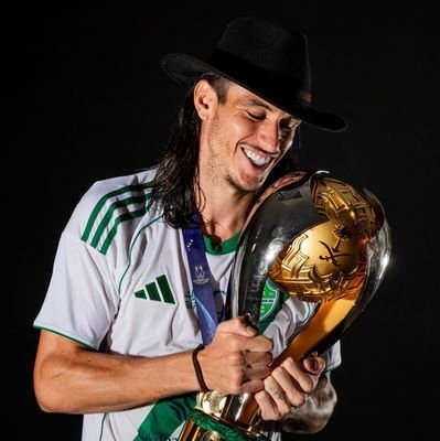 حسابي الجديد..عاشق الملكي السعودي 💚 والملكي الاسباني .. وأعشق المنتخب الألماني 🇩🇪 والإيطالي 🇮🇹 .. مصمم.. رسام
Snap :xbandarozax
Tik Tok: bandaroza10