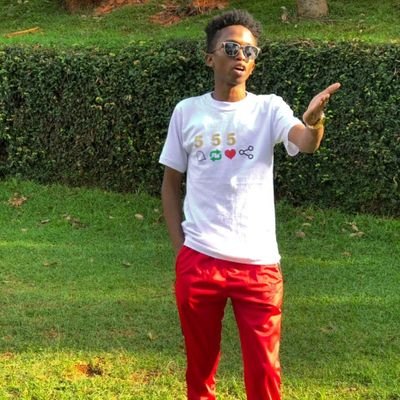Reign Supreme ✌🏽||#MUFC Fan🛑||Computer scientist 👨🏽💻||Digital media strategist|| Too glam to give a damn. BLEH👅