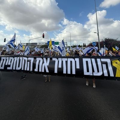 תמימה ואופטימית מספיק בשביל עדיין להיות לוחמת צדק , יושרה וחופש.
בשעות הפנאי יזמית ומנכלית של סטארט-אפ בתחום הפודטק