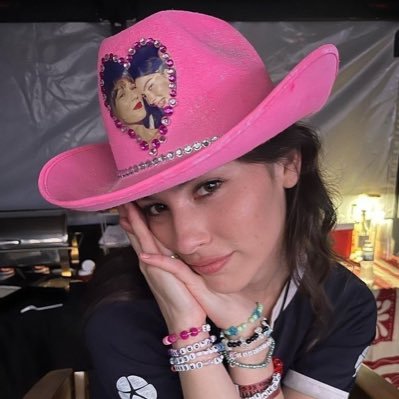 I’m still at the restaurant….. 💌SMTT(20•12•19) 💌THE ERAS TOUR(26•08•23) 💌THE SECRET OF US (deluxe) (26•08•25)