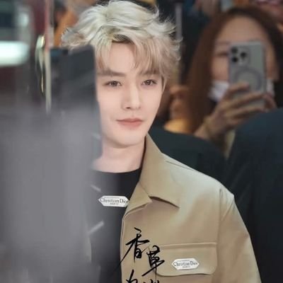 Love romance drama fantasy&sweet romcom. Dont like sad endings. Cdramas focus in 2025. Collect fanarts
Fan of DengWei💎,like XiaoZhan, JuliaXiang..