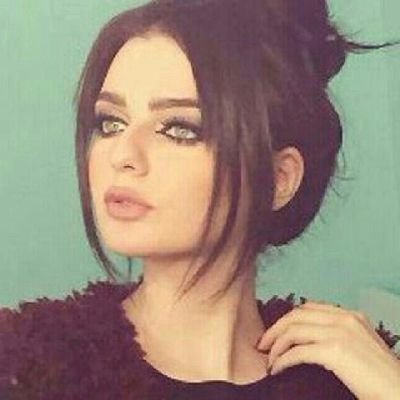 أكتب بمداد العاشقين، فأنا كنفانيـــة الهوى ❤
في قلبي وطنًا يشبه درويش 🤍
وعشق طوقان في القصيدة🩶 وتمرد تميم💚
حبّي رواية لا تنتهي. ووطني قصيده ابديه🇵🇸♥