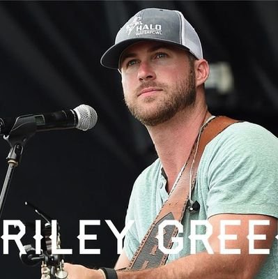 DO NOT IMPERSONATE🚫
✨U.S🇺🇸 PATRIOT✨
✨ AMERICAN COUNTRY MUSIC SINGER AND SONGWRITER ✨
✨ TRUMP✨✊ FOLLOW BACK ALL
PATRIOTS!