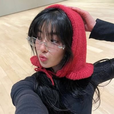 buttercupsaturn's profile picture. ain't bright anymore 🩶