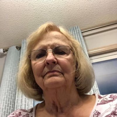 Daniellelam152's profile picture. 