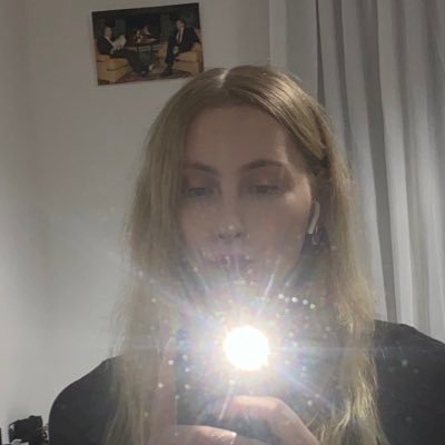 essenceofego's profile picture. תמיד אתה משאיר לי אור אחד קטן