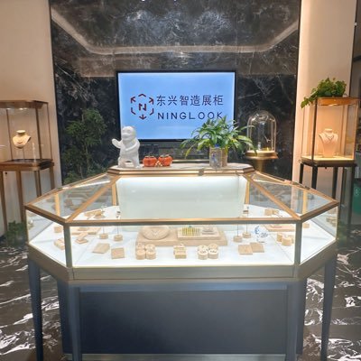 Jewelry showcase manufacturers have 25 years of experience., to undertake global jewelry showcase customization. WhatsApp:+86 17322309145