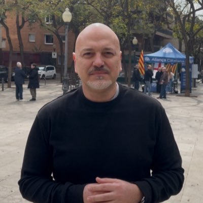 Barceloní que pateix Barcelona. M'agraden els valors i el respecte.
