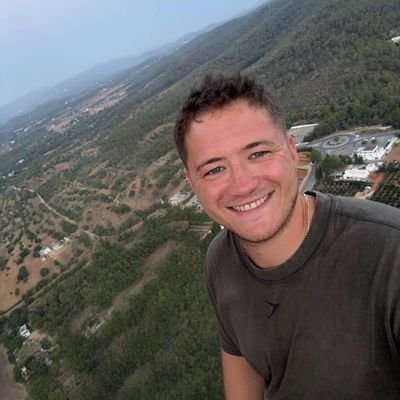 Technical Founder on a quest to build a creator-led business.
https://t.co/kkPkO2KLGu | Creators get paid, businesses get viral content.