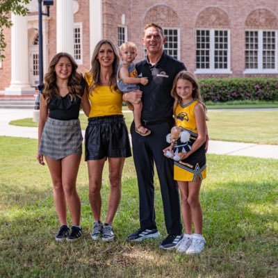 Christ follower, mom, wife to @chbanderson. #mentalhealthmatters 💚 📍AR🐺➡️UT🐂➡️MS🦅#SMTTT 🖤💛🏈