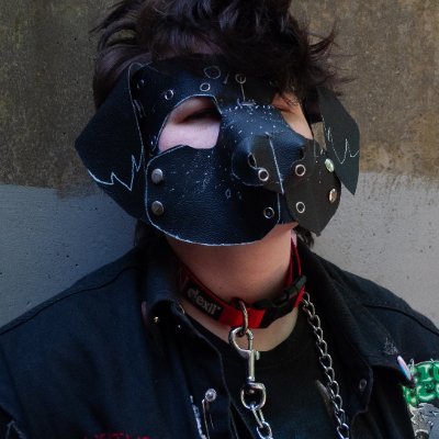 18 | musician, dogboy, filmmaker | no.1 blue hater ❌❌❌| my band: @AcidRaccoon_