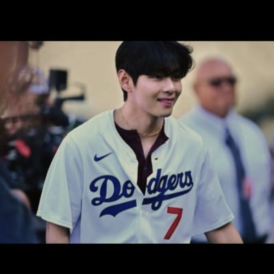 vryy95's profile picture. 