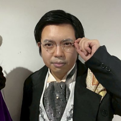 元しゃくなげ謙治郎。通称「しゃっくん」「もっちー」/劇団未踏座→ピッコロ演劇学校本科研究科卒。/アートNPOこみねっと/個人ユニット爆劇戦線⚡和田謙二では脚本と演出もしてます。/右手で書いて、左手で食べる。/出演オファーなど、DMにてお気軽にご連絡ください。【次回公演情報】