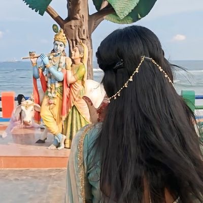 Cult Fan Girl Of @AlwaysRamcharan 👊😎 Naa Hero Joliki Ranantha Varaku, Ye Hero ki Aina Respect Istha 👍