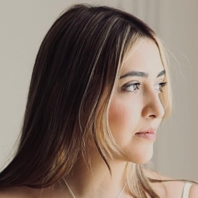 royaprs's profile picture. فیلمساز تحت تاثیر و علاقمند به جزئیات