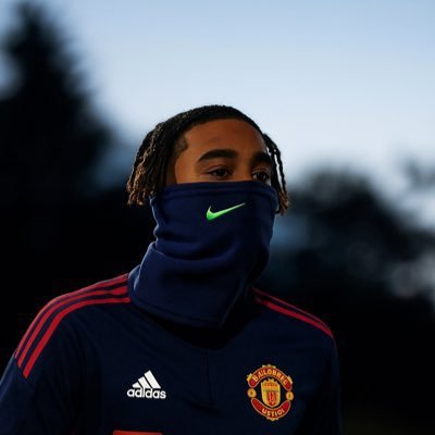 Poet and songwritter beacause God gave me words so i put wings on them / @Manutd and @ronaldo 🐐 enthusiast / ceo @dhazocollectionz/