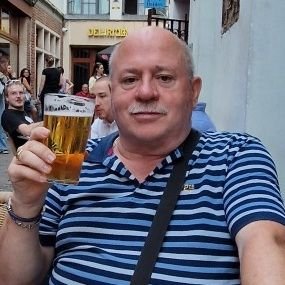 «La multitud ha sido en todas las épocas de la historia arrastrada por gestos más que por ideas. La muchedumbre no razona jamás».
Gregorio Marañón.