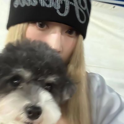 ☆ | I might actually crash out if I don’t see minjeong and haerin on my feed. . .