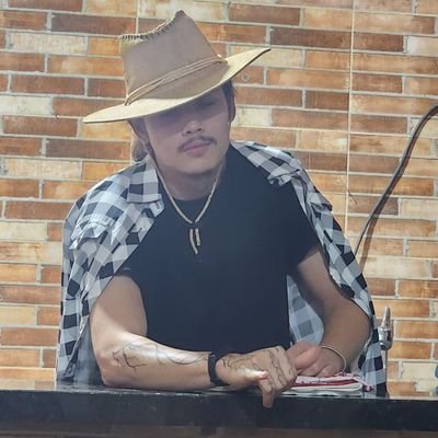 Apenas um jovem punkrock que faz truques baratos e fala frases bregas