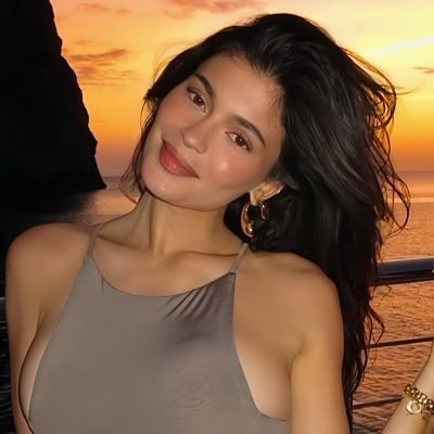fan account for sisters jenner’s @kyliejenner & @kendalljenner ⟡ not impersonating