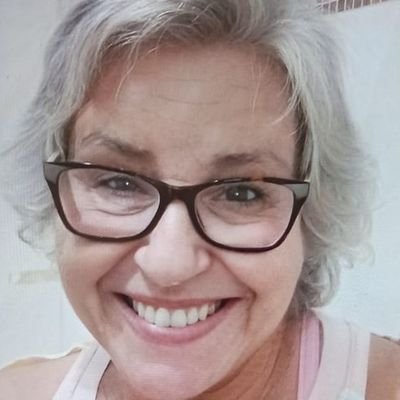 Penso com liberdade. Óbvio. Para mim, as fronteiras do certo e do errado têm a ver com integridade, nunca com a assimilação de lógicas pré assentadas.(R.G)