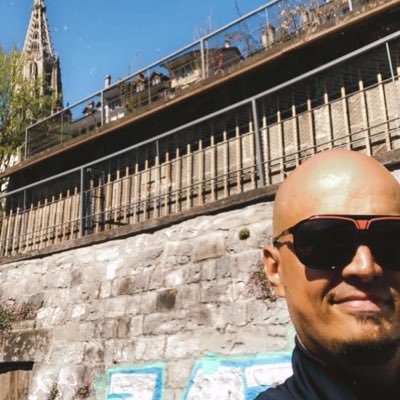 Normal Tall dude who likes beautiful things of life to enjoy life 😎✝️🏎️🏋🏻♀️💚💃📍🇨🇭🇩🇰