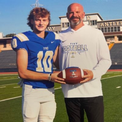 Servant of Jesus, Husband to @DaleColleen, Father to @Brodie_Dale10 & Aubrey, Teacher @TivyHS, Defensive Coordinator @TFNDFootball, Phil 3:13-14 #TFND #FATE